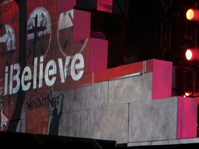 13 Roger Waters The Wall Sydney 2012-02-14.jpg